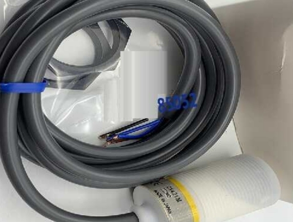 Cảm biến tiệm cận OMRON E2FQ-X2D1