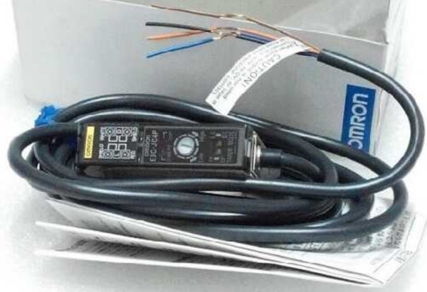 Cảm biến quang Omron E2C-JB4CH