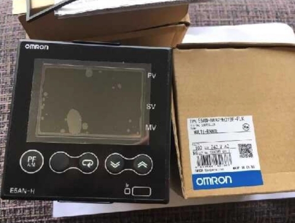 Bộ điều khiển nhiệt độ OMRON E5AN-HTAA2HB