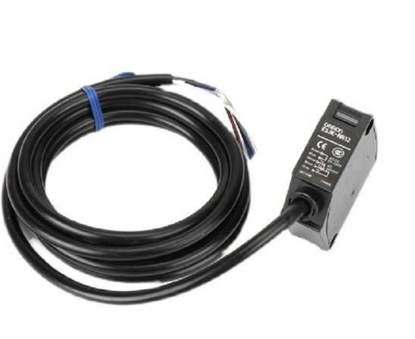 Cảm biến quang OMRON E3JK-DP12