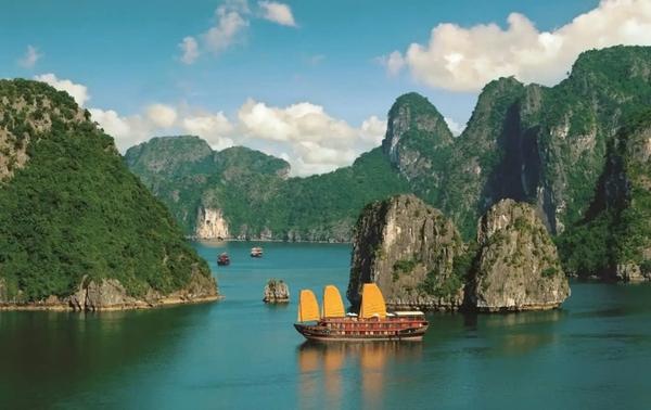 Vịnh Hạ Long - nơi quy tụ nhiều hang động đẹp ở Việt Nam