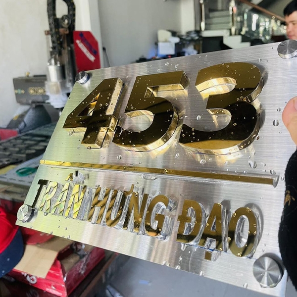 Biển số nhà inox - Từ khóa cho một ngôi nhà đẹp và sang trọng