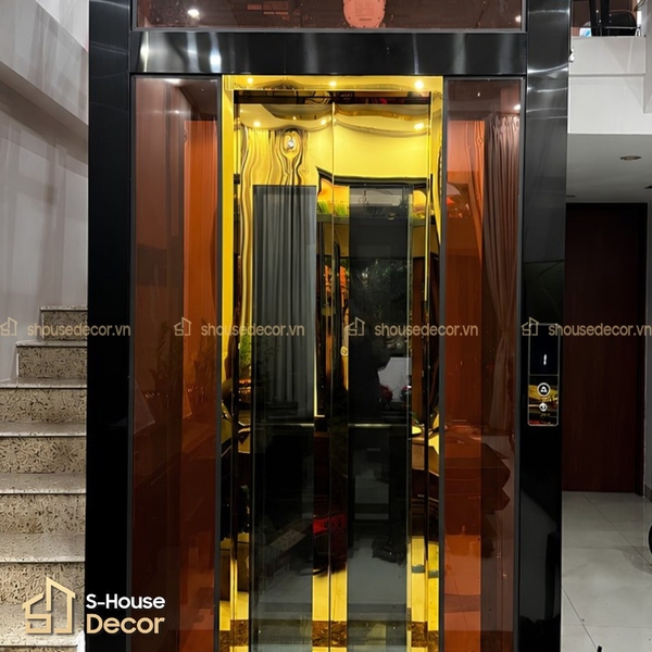 hoan-thien-trang-tri-inox-thang-may-bang-op-inox-khung-thep-thang-may