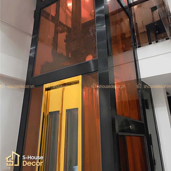 hoan-thien-cong-trinh-op-inox-khung-thep-thang-may