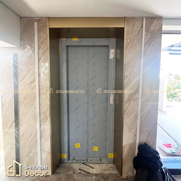 bao-gia-thi-cong-op-inox-thang-may-shousedecor-4