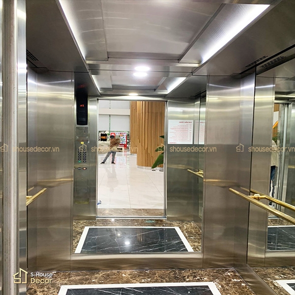 Cabin thang máy 350 sử dụng inox trắng xước