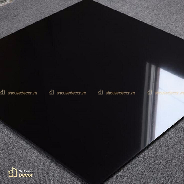 Tấm inox đen gương mạ PVD giúp bề mặt có chiều sâu ánh kim và độ bền màu tốt hơn.