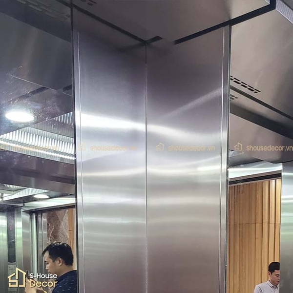 inox-xuoc-che-nhung-vet-tray-do-va-dap