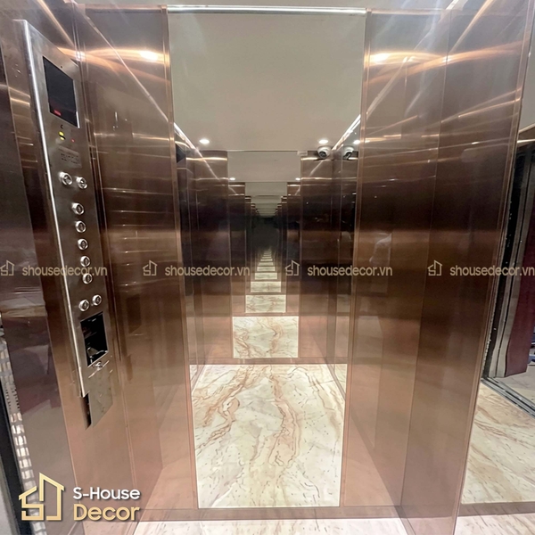 Vach-cabin-inox-ket-hop-guong-Vong-Thi-shouse
