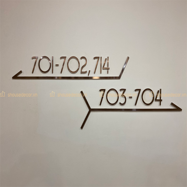 Chữ Số Inox Hướng Dẫn Trong Toà Nhà Màu Hồng Đồng