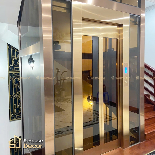 Cua-thang-may-phong-cach-hien-đai-be-mat-xuoc-min-anh-kim-cao-cap