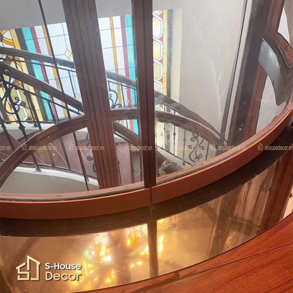 Khung-thep-thang-may-tron-op-khung-thep