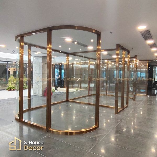 Vach-inox-304-xuoc-dong-khung-cong-ket-hop-kinh-hien-dai