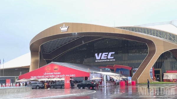 Triển lãm thành tựu đất nước mở cửa miễn phí phục vụ nhân dân