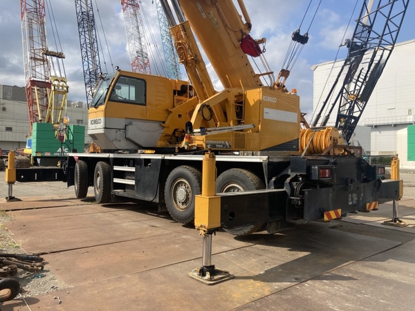 Xe cẩu bánh lốp 70 tấn Kobelco RK700 (2010) nhập khẩu từ Nhật Bản