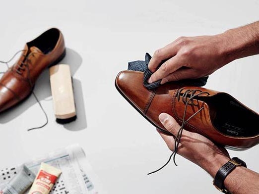 Cách bảo quản giày da không bị tróc