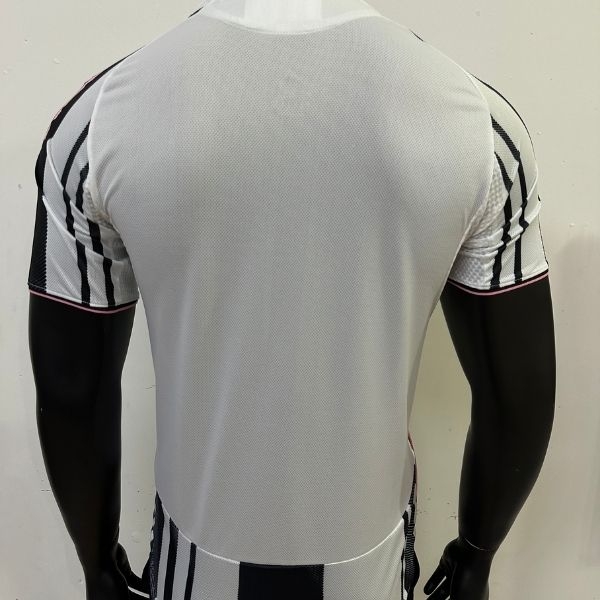 Juventus 25/26 Player - Trắng sọc đen
