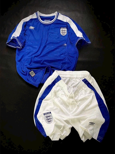 Anh Retro Umbro 2000