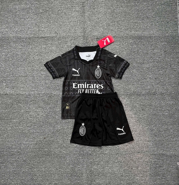 AC Milan Trẻ Em 2024