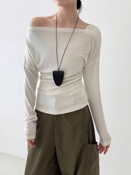 ao-thun-co-rong-lech-nut-vai-h25110307