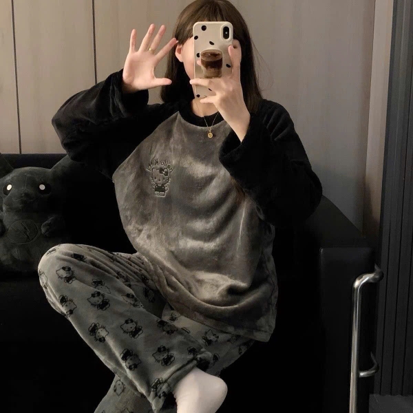 bo-kitty-bang-long-mau-ghi-den-c25110414