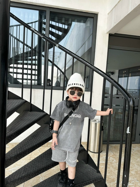 balenciaga-cho-moi-me-v23040203