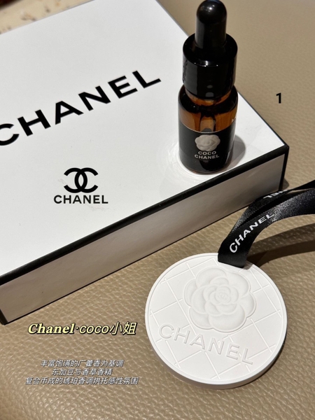 tinh-dau-thom-chanel-mieng-treo-khuech-mui-huong-145k-hop-c23102506