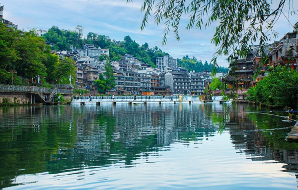 HÀ NỘI - NAM NINH– PHÙ DUNG TRẤN – PHƯỢNG HOÀNG CỔ TRẤN – THIÊN MÔN SƠN  – TRƯƠNG GIA GIỚI (6N/5Đ. Ô tô + Tàu giường nằm) Thời gian: Thứ 3 hàng tuần