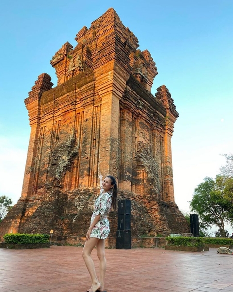 HÀ NỘI – QUY NHƠN – TUY HÒA – QUY NHƠN – HÀ NỘI Phương tiện: Máy bay VietnamAirlines + ô tô Thời gian: 4 ngày 3 đêm Khởi hành: Tháng 5-6-7-9/2024