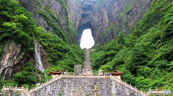 HÀ NỘI - NAM NINH– PHÙ DUNG TRẤN – PHƯỢNG HOÀNG CỔ TRẤN – THIÊN MÔN SƠN  – TRƯƠNG GIA GIỚI (6N/5Đ. Ô tô + Tàu giường nằm) Thời gian: Thứ 3 hàng tuần