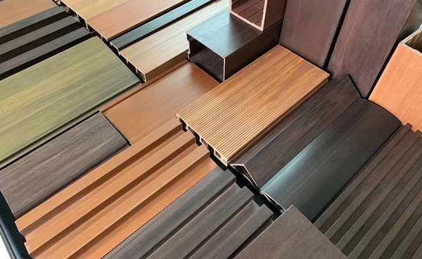 Gỗ Nhựa Bị Lệch Màu? Nguyên Nhân và Cách Xử Lý Hiệu Quả