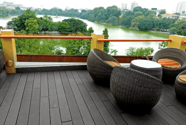 Sàn gỗ nhựa ngoài trời có độ bền cao không? Tuổi thọ tầm bao lâu?