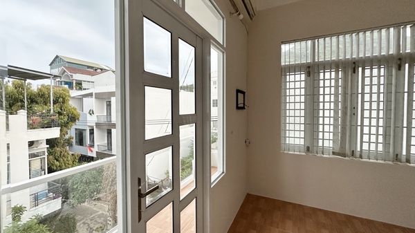 Cho thuê nhà 3 tầng Hòn Rớ, đầu cầu Bình Tân