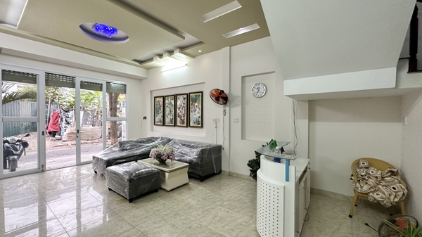 Cho thuê nhà 3 tầng Hòn Rớ, đầu cầu Bình Tân