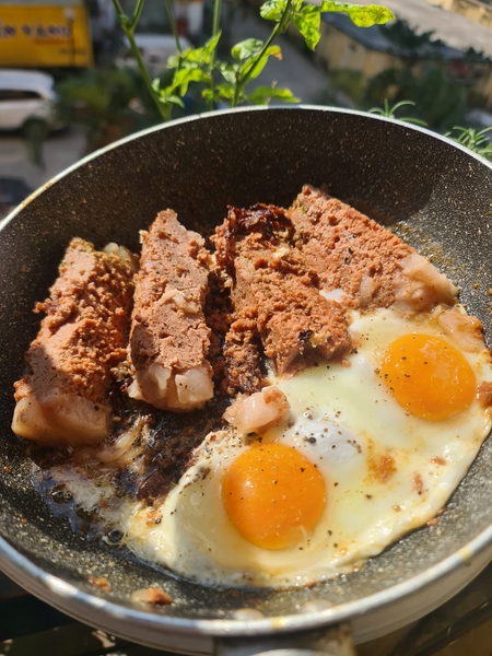 BÁNH MÌ PATE TRỨNG - Món ăn sáng siêu tiện lợi