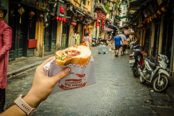 Bánh mì pate Hà Nội - Món ăn tinh tế mang phong vị ẩm thực truyền thống 