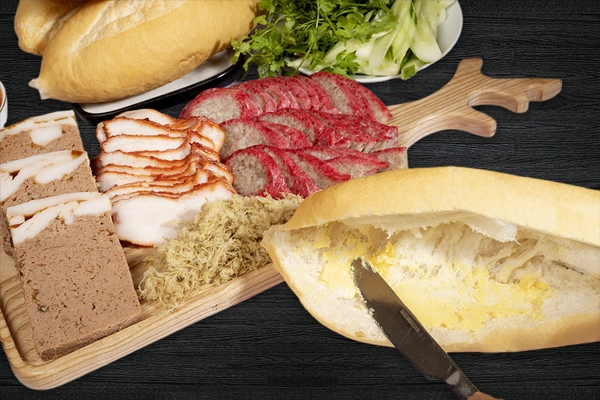 PHONG VỊ BÁNH MÌ CỦA HÀ NỘI TRUYỀN THỐNG VÀ SÀI GÒN