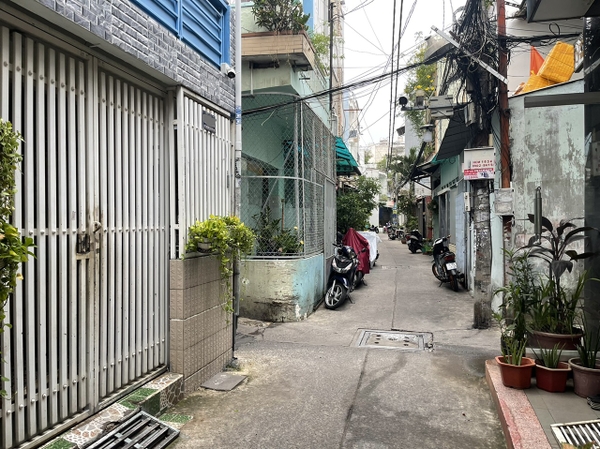 BÁN NHÀ HẺM 1052 LẠC LONG QUÂN, PHƯỜNG 8, QUẬN TÂN BÌNH