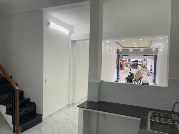 HẠ GIÁ CẦN BÁN CĂN NHÀ MẶT TIỀN LẠC LONG QUÂN, PHƯỜNG 10, QUẬN TÂN BÌNH