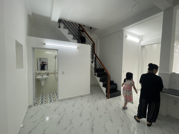 HẠ GIÁ CẦN BÁN CĂN NHÀ MẶT TIỀN LẠC LONG QUÂN, PHƯỜNG 10, QUẬN TÂN BÌNH
