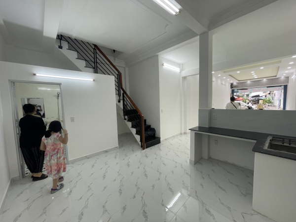 HẠ GIÁ CẦN BÁN CĂN NHÀ MẶT TIỀN LẠC LONG QUÂN, PHƯỜNG 10, QUẬN TÂN BÌNH