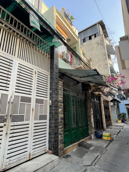 CHÍNH CHỦ CẦN BÁN CĂN NHÀ HẺM 911-947 LẠC LONG QUÂN