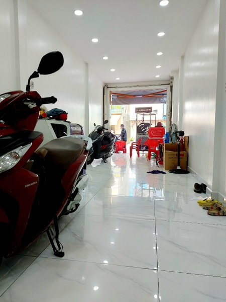 BÁN NHÀ MẶT TIỀN LẠC LONG QUÂN, PHƯỜNG 8, QUẬN TÂN BÌNH