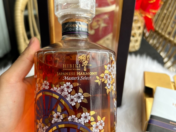 Thu mua rượu hibiki