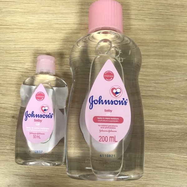 Dầu massage và dưỡng ẩm Johnson's baby Oil 50ml 200ml