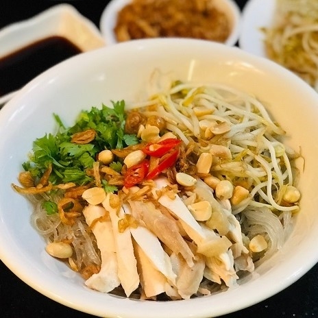 Mien Tron Ga (Chicken Mixed Glass Noodles)