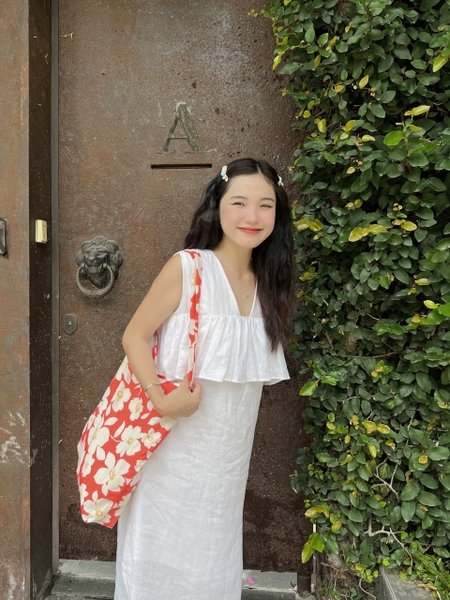 Đầm Asahi bèo trước ngực