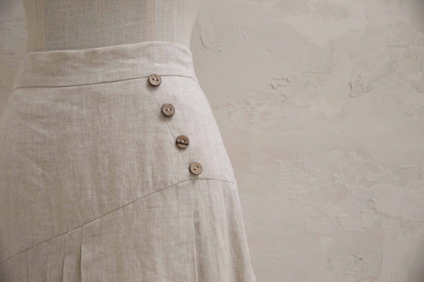 Chân váy Lilie đính nút gỗ Anam