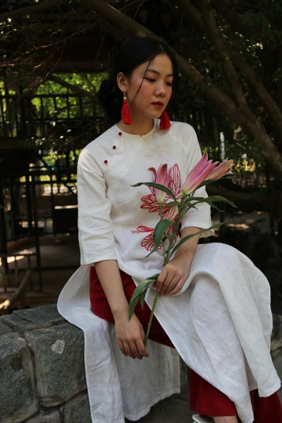 Áo dài Như Ý thêu tay hoa sen Anam