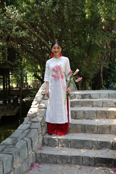 Áo dài Như Ý thêu tay hoa sen Anam